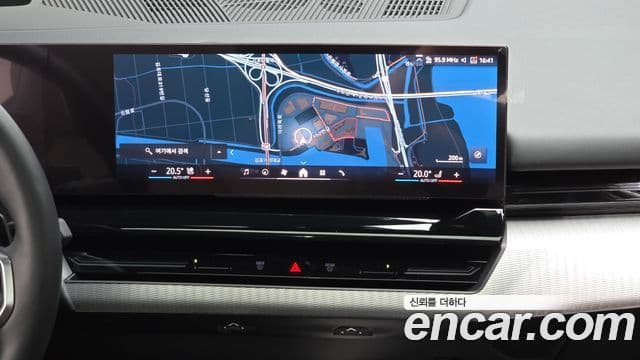 BMW 5 Series 2024 — фото 14 из 20