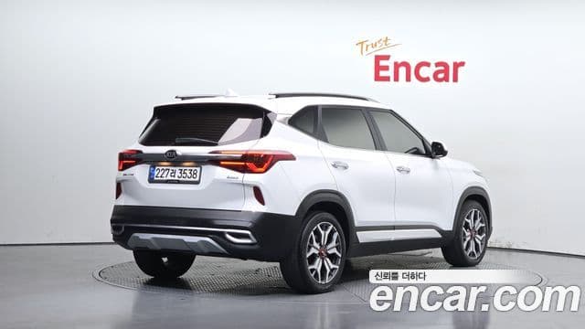 Kia Seltos 2020 — ფოტო 2/20