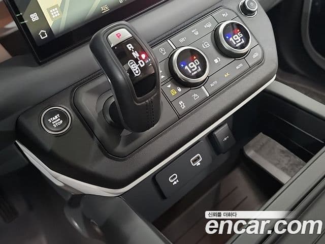 Land Rover Defender 2023 — Photo 10/20