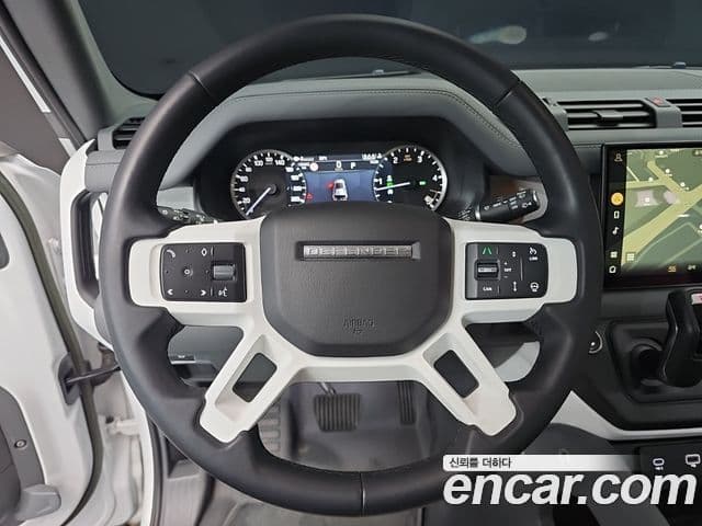Land Rover Defender 2023 — Photo 7/20