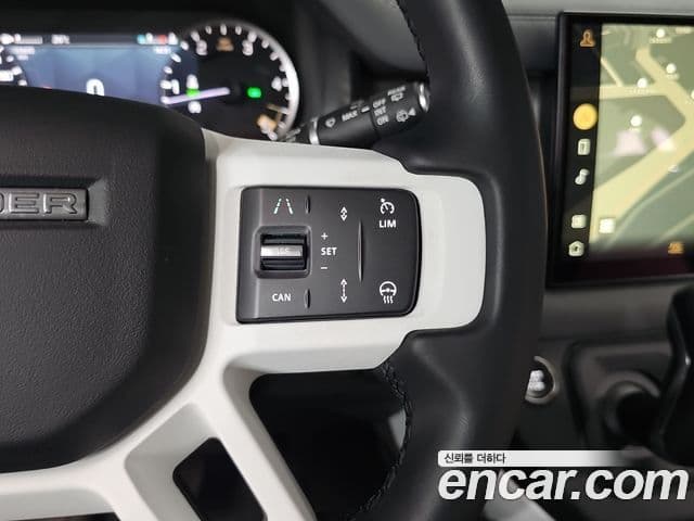 Land Rover Defender 2023 — Photo 19/20