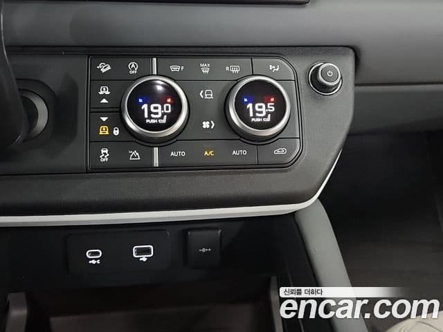 Land Rover Defender 2023 — Photo 12/20
