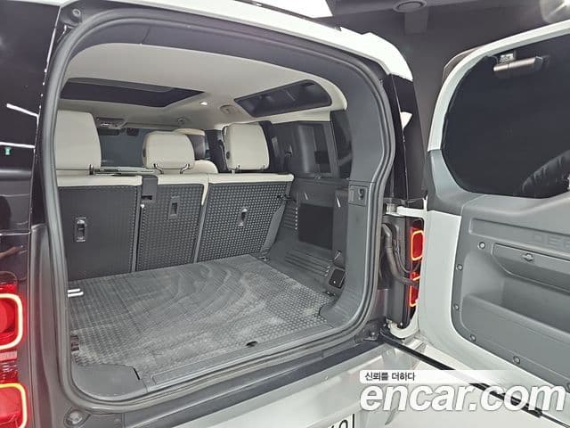 Land Rover Defender 2023 — Photo 11/20