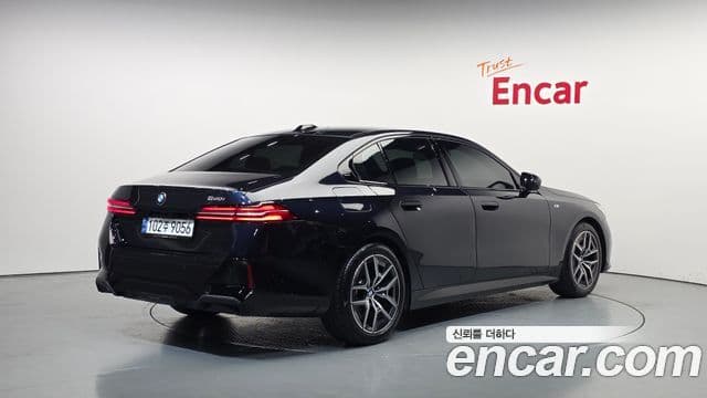 BMW 5 Series 2023 — Şəkil 2/20