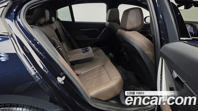 BMW 5 Series 2023 — ფოტო 12/20