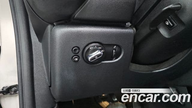 Mini Cooper Convertible 2024 — фото 17 из 20