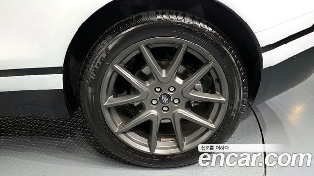Land Rover Range Rover Velar 2025 — Photo 30/31