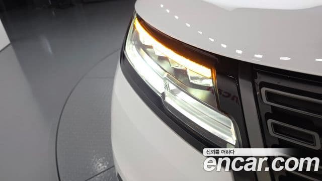 Land Rover Range Rover Velar 2025 — Photo 22/31