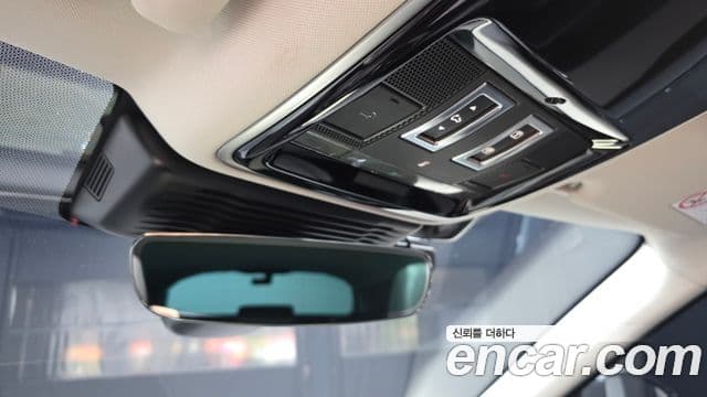 Land Rover Range Rover Velar 2025 — Photo 16/31