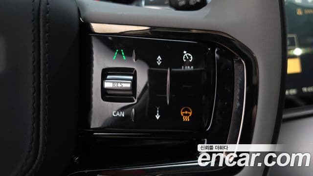 Land Rover Range Rover Velar 2025 — Photo 25/31
