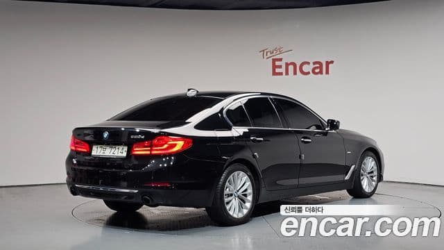 BMW 5 Series 2018 — ფოტო 2/20