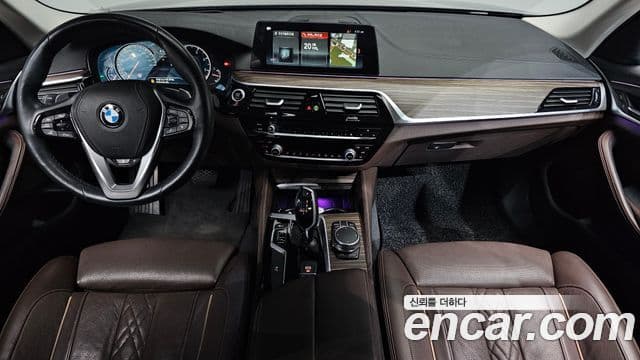BMW 5 Series 2018 — ფოტო 7/20