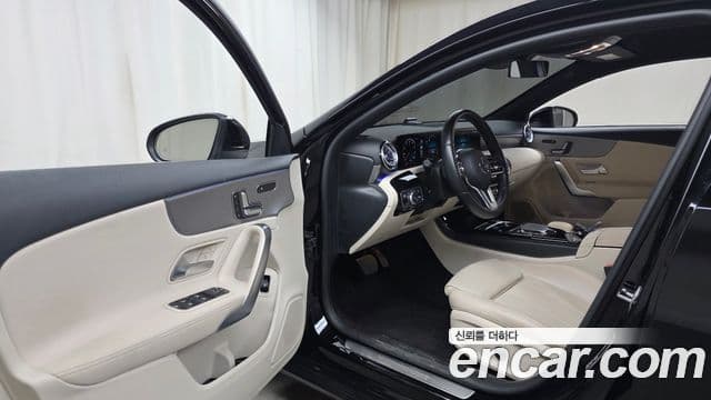 Mercedes-Benz A-Class 2023 — фото 10 из 20