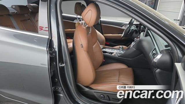 Genesis G70 2020 — Photo 16/30