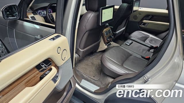 Land Rover Range Rover 2021 — фото 12 из 20