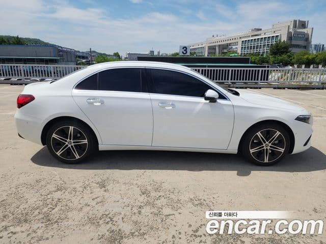 Mercedes-Benz A-Class 2023 — ფოტო 17/20
