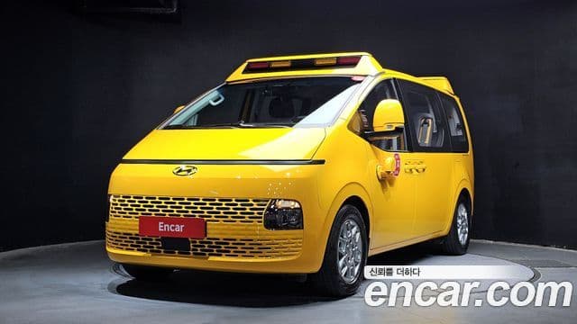 Hyundai Staria 2023 — ფოტო 1/20
