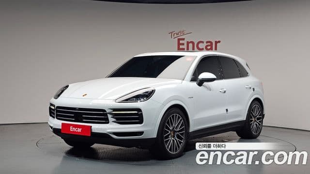Porsche Cayenne 2021 — Photo 22/35