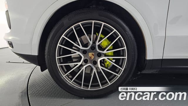 Porsche Cayenne 2021 — Photo 13/35