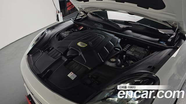 Porsche Cayenne 2021 — Photo 17/35