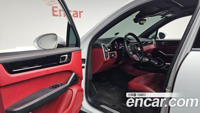 Porsche Cayenne 2021 — Photo 19/35