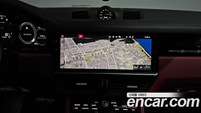 Porsche Cayenne 2021 — Photo 12/35