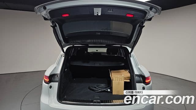 Porsche Cayenne 2021 — Photo 4/35