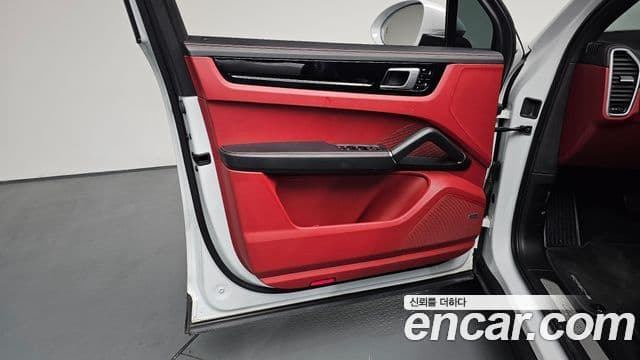 Porsche Cayenne 2021 — Photo 28/35