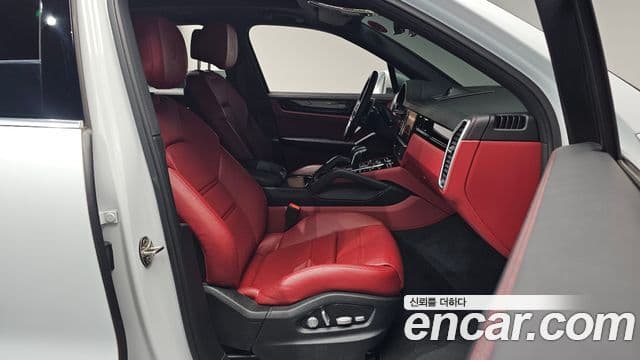 Porsche Cayenne 2021 — Photo 11/35