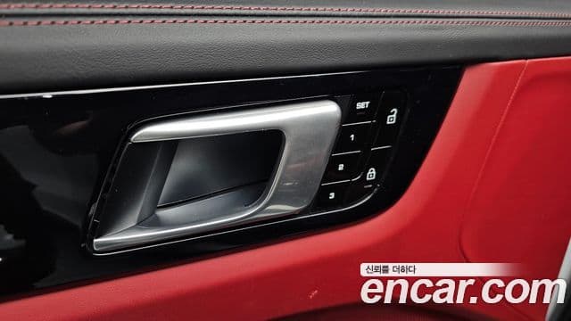 Porsche Cayenne 2021 — Photo 27/35