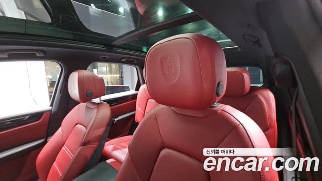 Porsche Cayenne 2021 — Photo 14/35