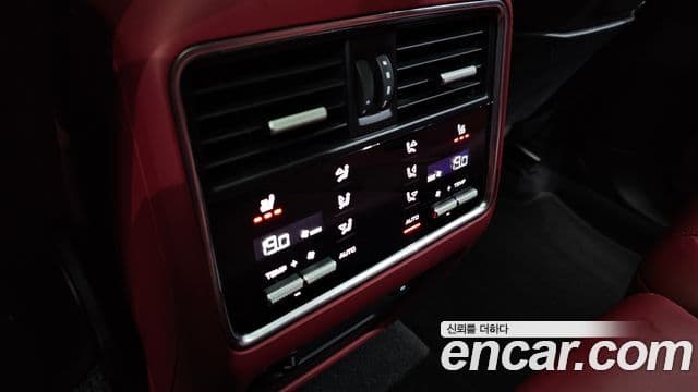 Porsche Cayenne 2021 — Photo 33/35