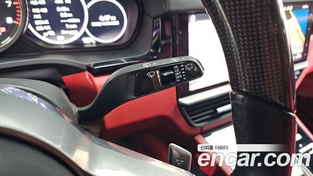 Porsche Cayenne 2021 — Photo 30/35