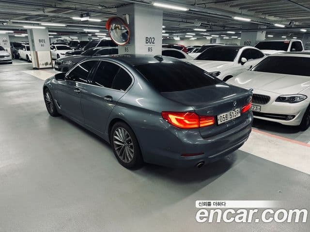 BMW 5 Series 2018 — ფოტო 2/20