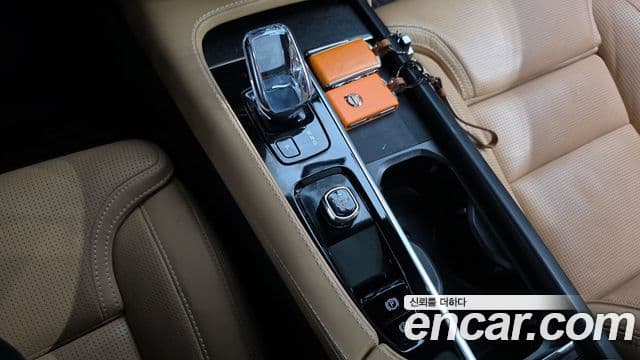 Volvo XC90 2022 — ფოტო 9/20