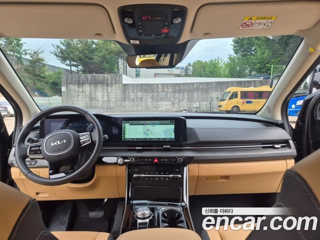 Kia Carnival 2023 — ფოტო 6/20