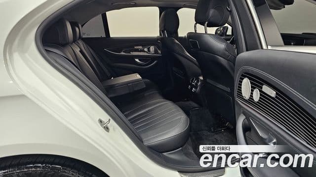 Mercedes-Benz E-Class 2020 — ფოტო 11/20