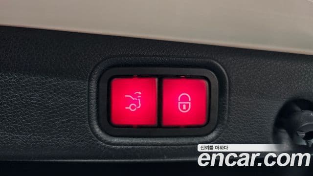 Mercedes-Benz E-Class 2020 — ფოტო 18/20