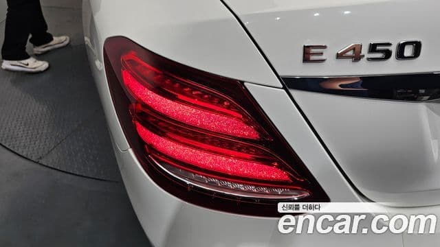 Mercedes-Benz E-Class 2020 — ფოტო 16/36