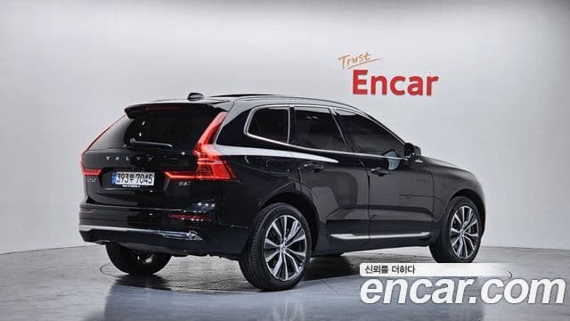 Volvo XC60 2021 — Фото 1/20
