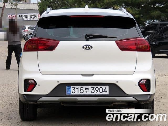Kia Niro 2021 — Фото 4/20