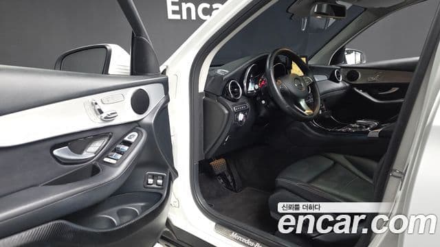 Mercedes-Benz GLC-Class 2019 — Şəkil 8/20