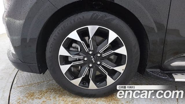 Kia Carnival 2023 — ფოტო 5/20