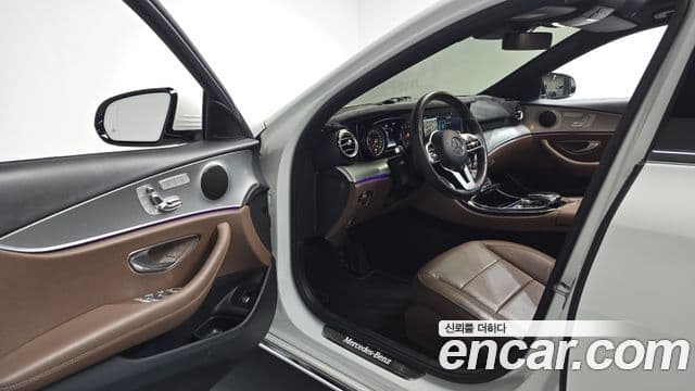 Mercedes-Benz E-Class 2018 — ფოტო 10/20