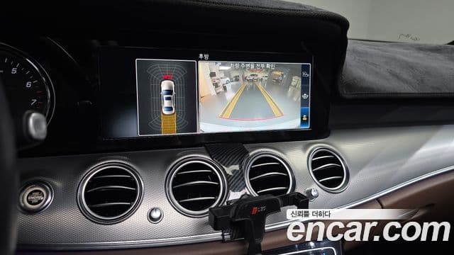 Mercedes-Benz E-Class 2018 — ფოტო 15/20