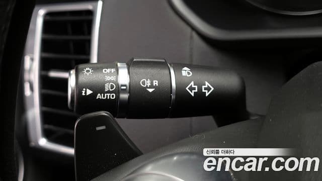Land Rover Discovery 5 2019 — ფოტო 16/20