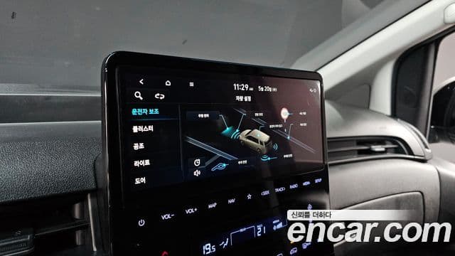 Hyundai Staria 2023 — фото 16 из 20