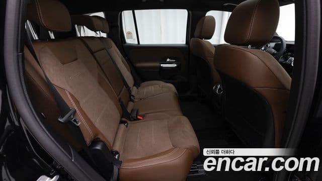 Mercedes-Benz GLB-Class 2025 — фото 9 из 20