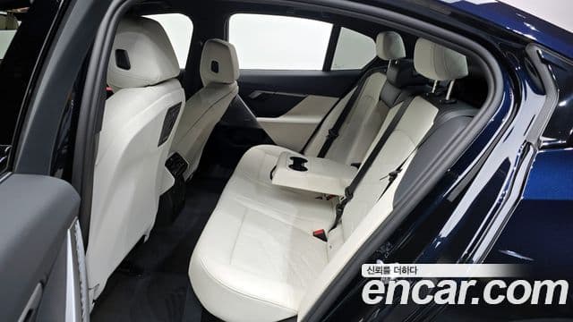 BMW 5 Series 2025 — Şəkil 12/20