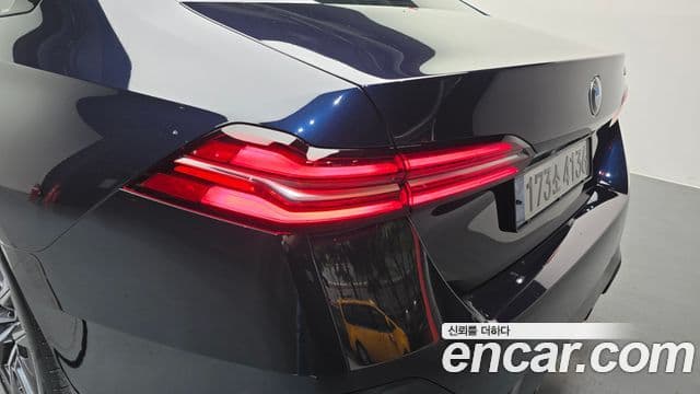 BMW 5 Series 2025 — Photo 22/33